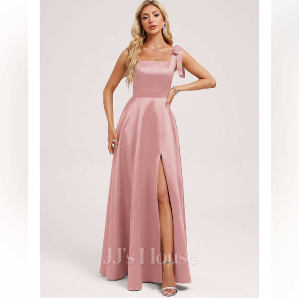 JJ's House Yaxeni
Blush A-line Square Satin Dress #309833